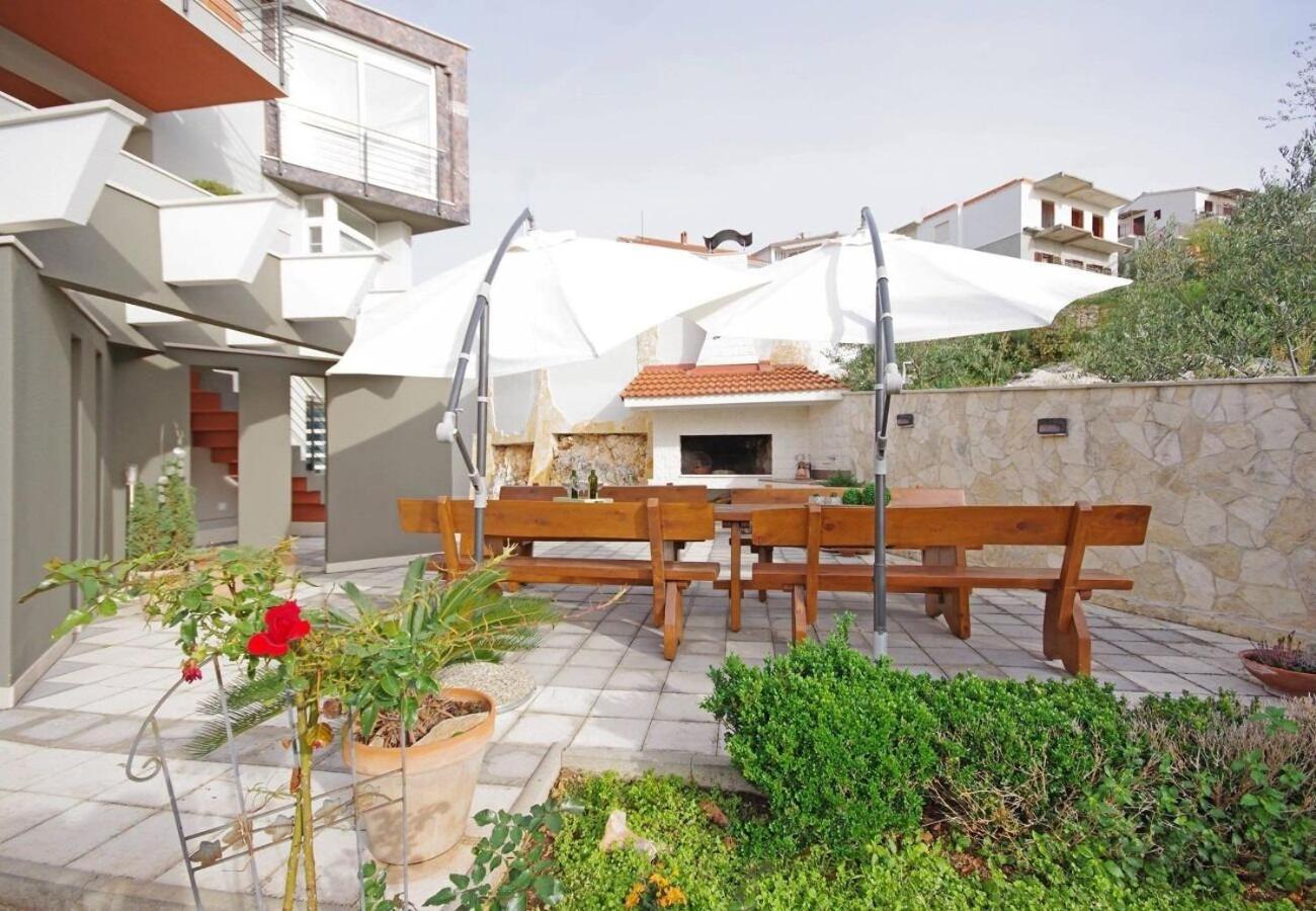 Apartments Javi - Free Private Parking Trogir Exterior foto