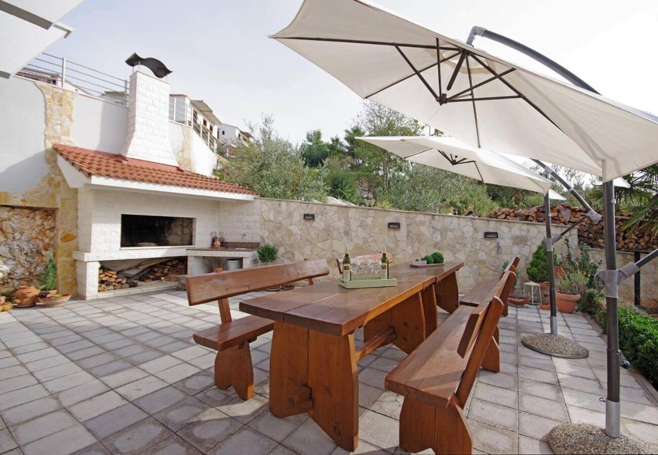 Apartments Javi - Free Private Parking Trogir Exterior foto