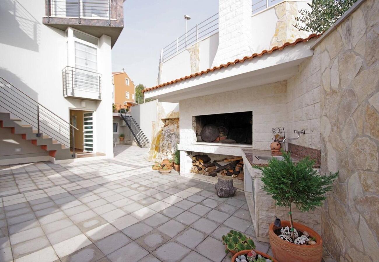 Apartments Javi - Free Private Parking Trogir Exterior foto